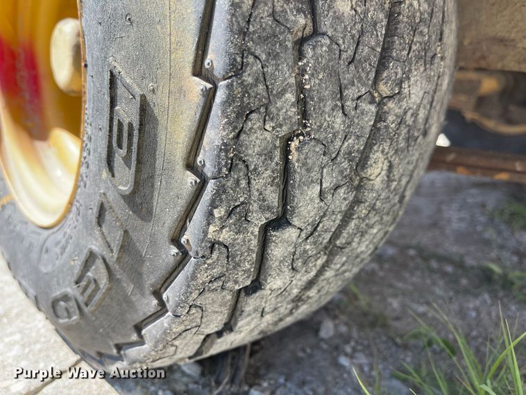 image for item LF9104 1997 Vermeer BC625  wood chipper