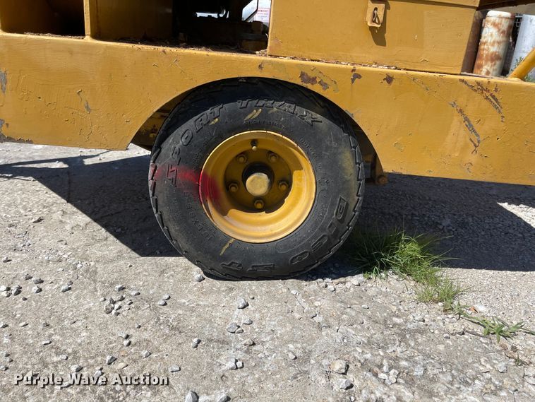 image for item LF9104 1997 Vermeer BC625  wood chipper