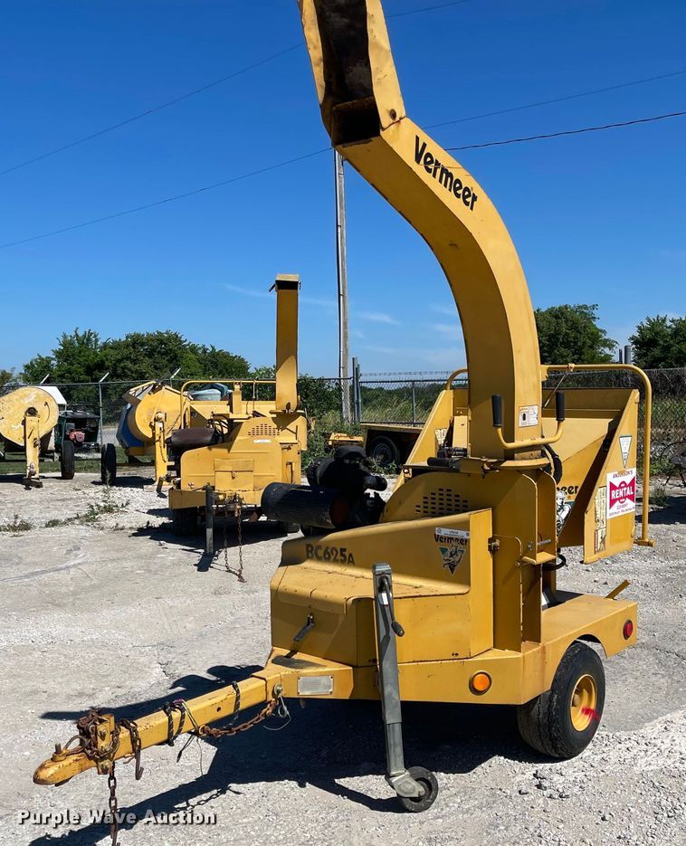 image for item LF9105 2002 Vermeer BC625A  wood chipper