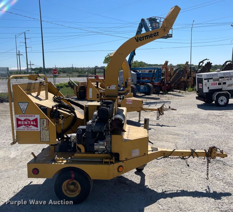 image for item LF9105 2002 Vermeer BC625A  wood chipper