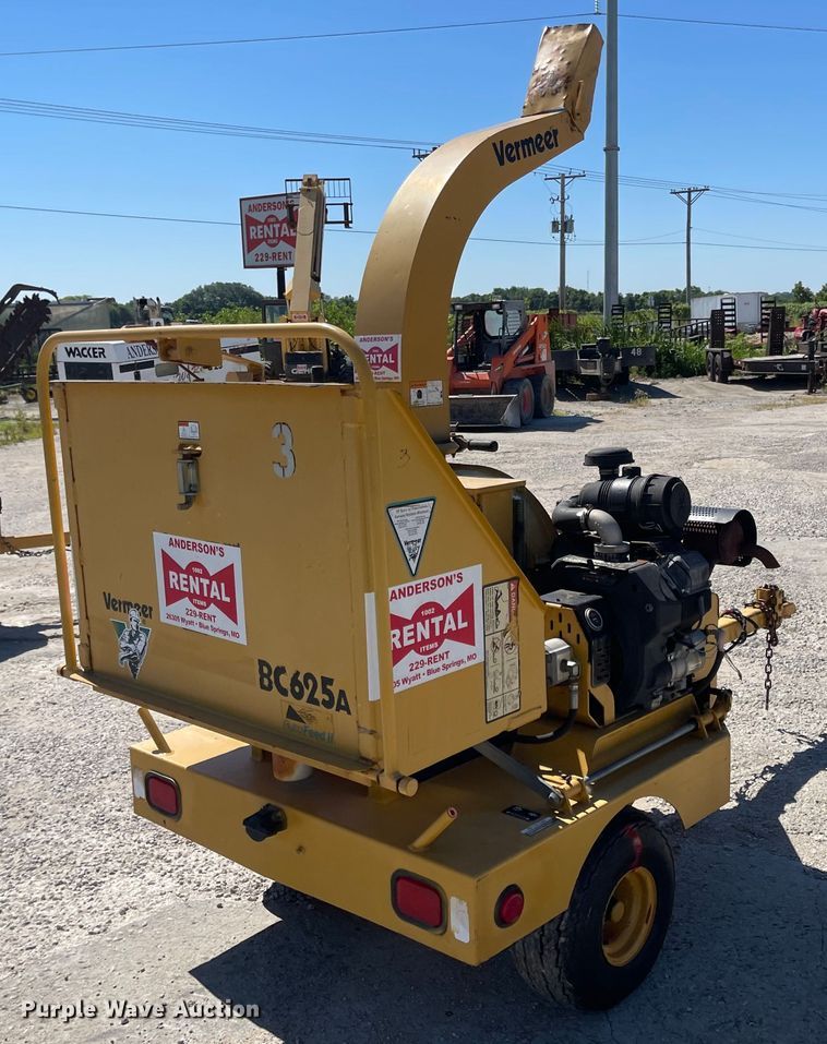 image for item LF9105 2002 Vermeer BC625A  wood chipper