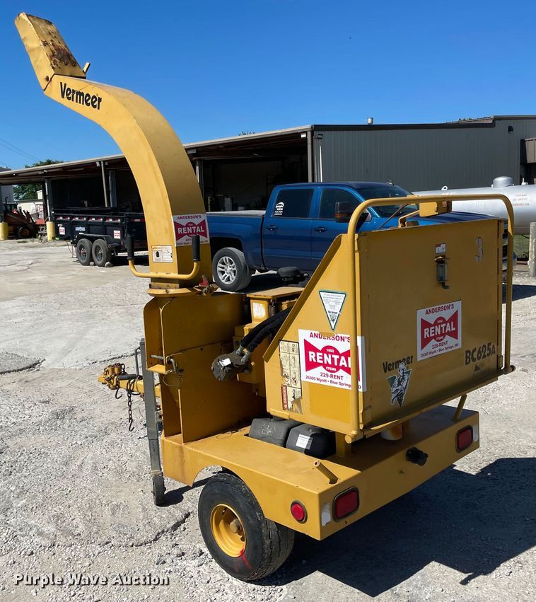 image for item LF9105 2002 Vermeer BC625A  wood chipper