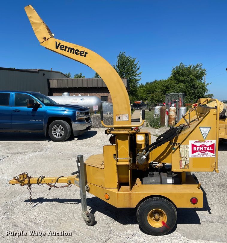 image for item LF9105 2002 Vermeer BC625A  wood chipper