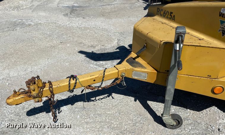 image for item LF9105 2002 Vermeer BC625A  wood chipper