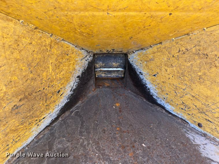 image for item LF9105 2002 Vermeer BC625A  wood chipper