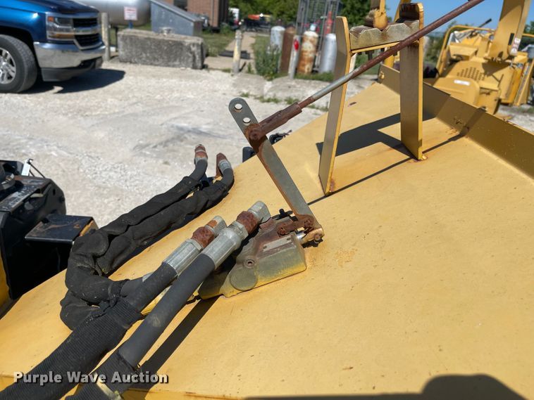 image for item LF9105 2002 Vermeer BC625A  wood chipper