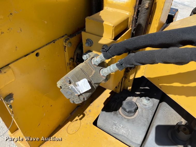 image for item LF9105 2002 Vermeer BC625A  wood chipper