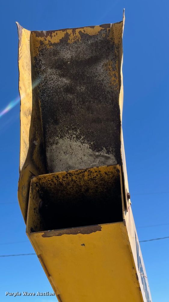 image for item LF9105 2002 Vermeer BC625A  wood chipper