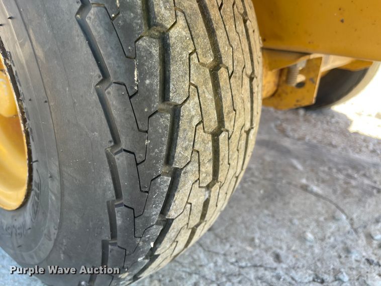 image for item LF9105 2002 Vermeer BC625A  wood chipper