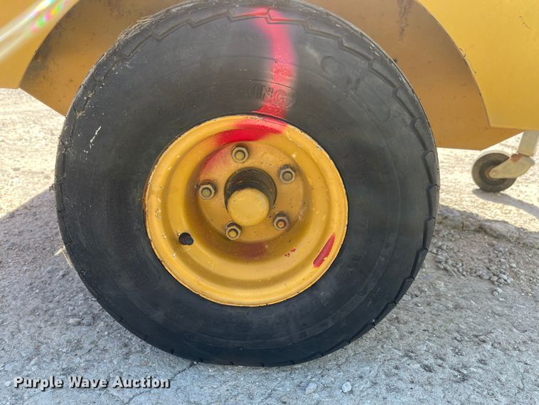 image for item LF9105 2002 Vermeer BC625A  wood chipper