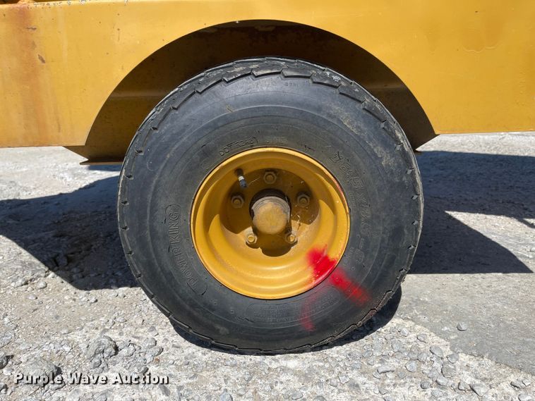 image for item LF9105 2002 Vermeer BC625A  wood chipper