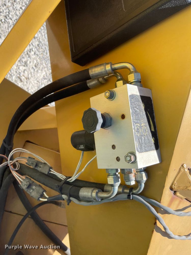 image for item LF9106 2005 Rayco RC5D-V  wood chipper