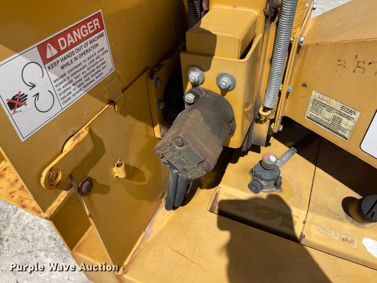 image for item LF9106 2005 Rayco RC5D-V  wood chipper