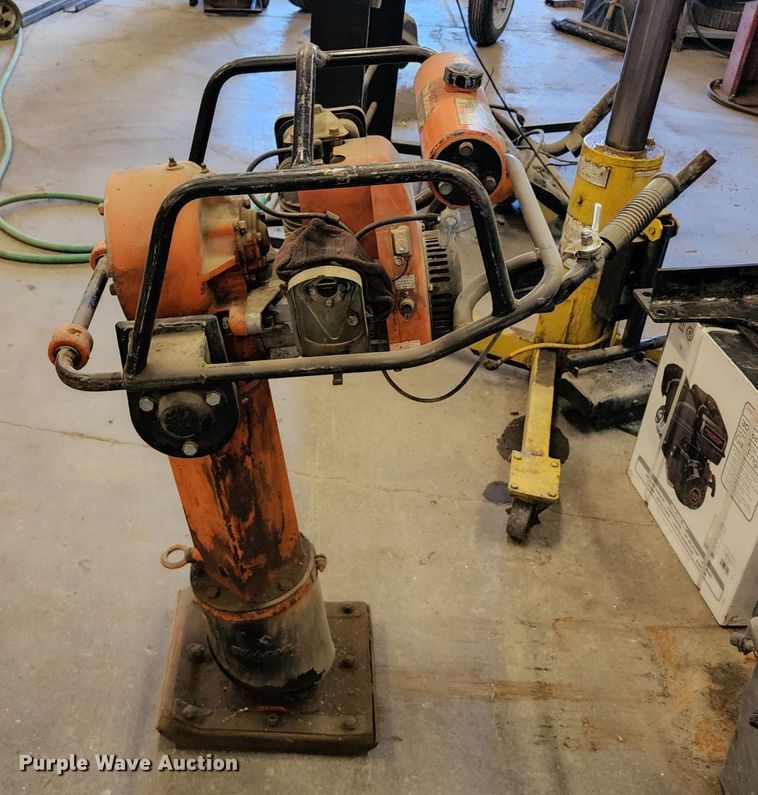 image for item LF9120 Multiquip MTR-80L  plate compactor