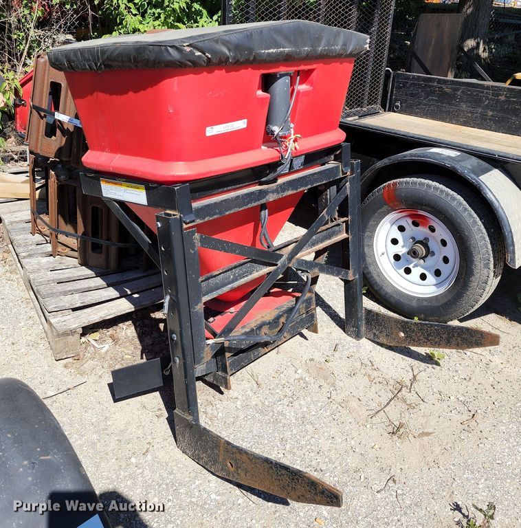 Western ProFlo spreader in Blue Springs, MO Item LF9122 sold