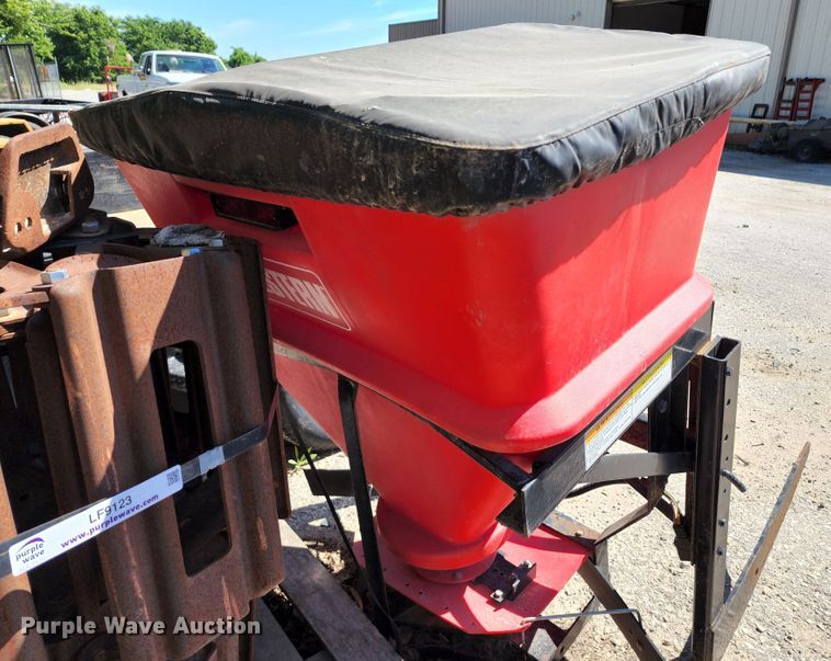 image for item LF9122 Western Pro-Flo  spreader