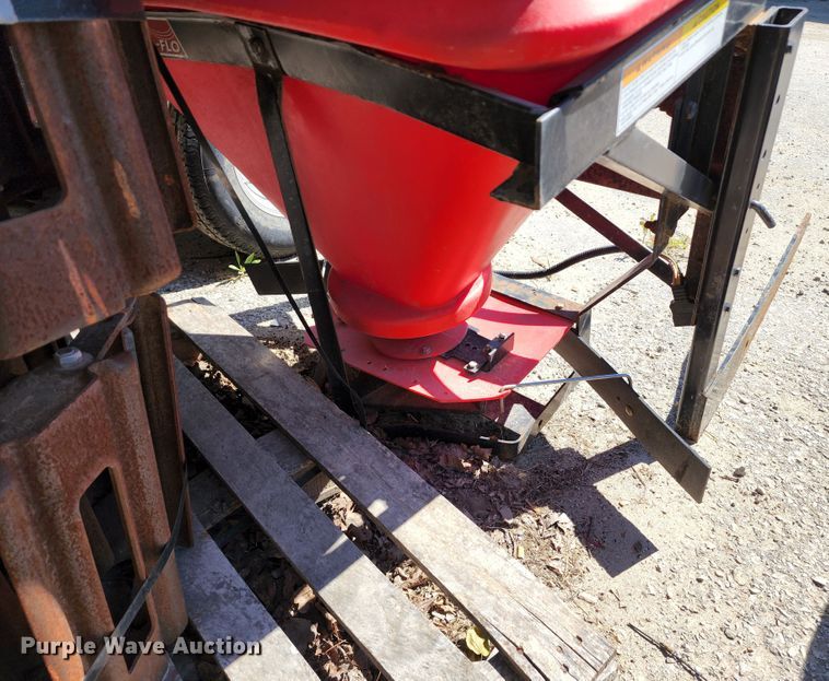 image for item LF9122 Western Pro-Flo  spreader