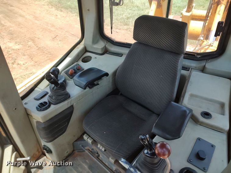 image for item LU9090 2009 John Deere 1050J  dozer