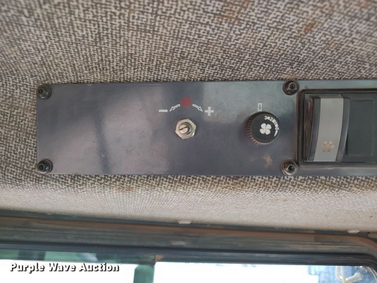 image for item LU9090 2009 John Deere 1050J  dozer