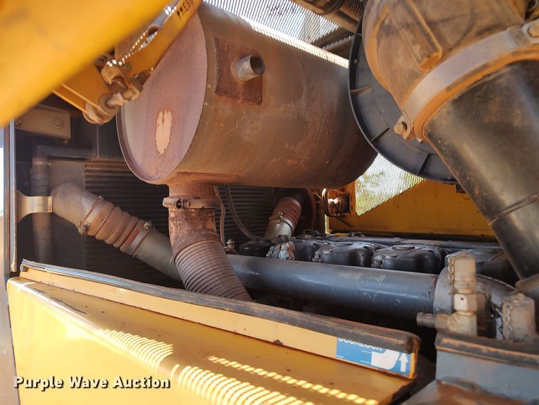 image for item LU9090 2009 John Deere 1050J  dozer