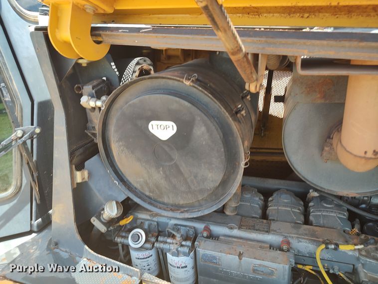 image for item LU9090 2009 John Deere 1050J  dozer