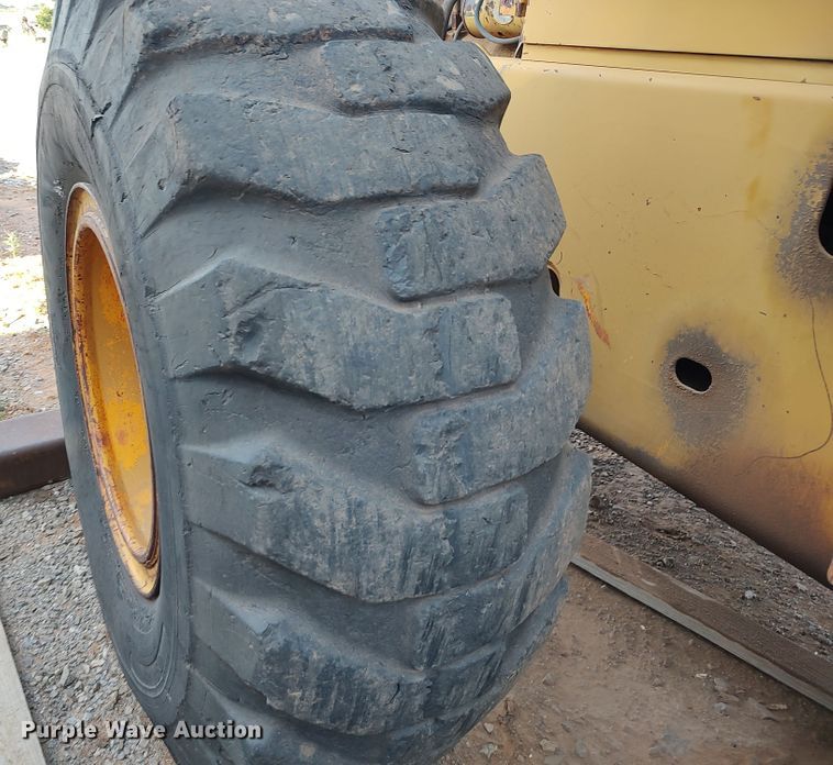 image for item LU9104 1980 John Deere 644B  wheel loader