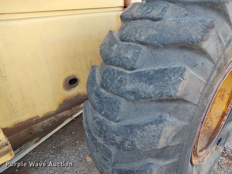 image for item LU9104 1980 John Deere 644B  wheel loader