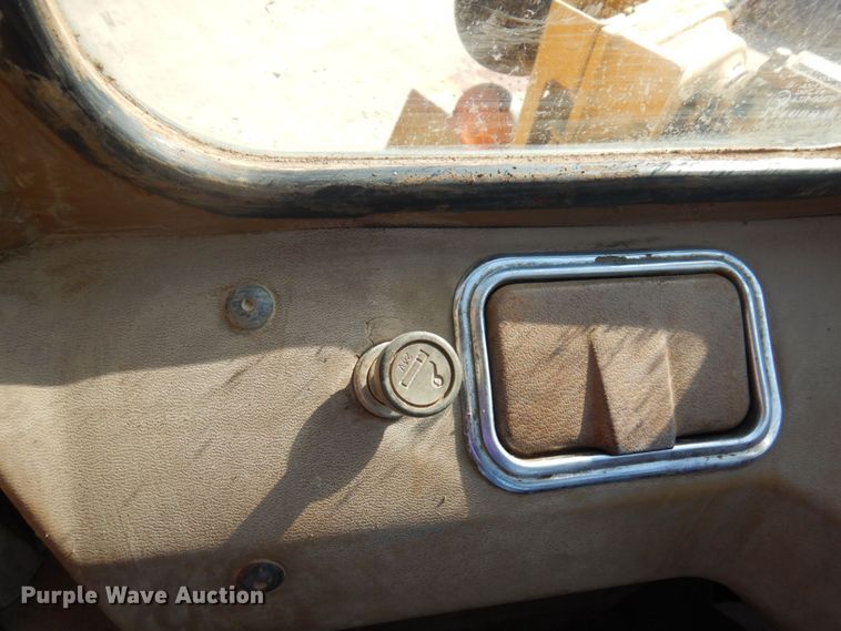 image for item MF9648 1987 Caterpillar 966E  wheel loader