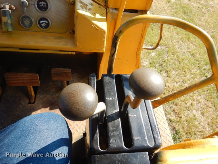 image for item MF9659 1967 Caterpillar 955K  track loader