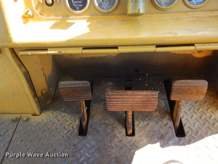 image for item MF9659 1967 Caterpillar 955K  track loader