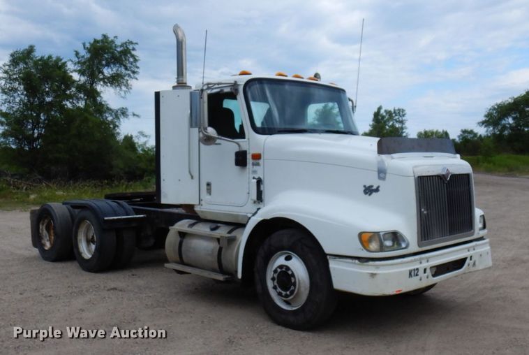 image for item MF9662 2005 International 9400i  semi truck