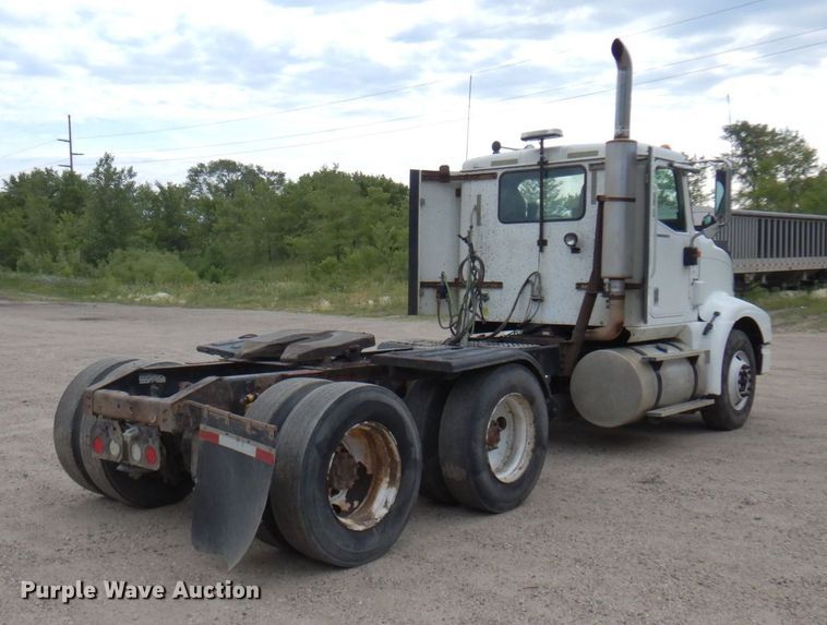 image for item MF9662 2005 International 9400i  semi truck