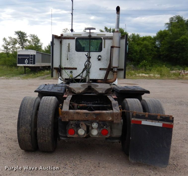 image for item MF9662 2005 International 9400i  semi truck