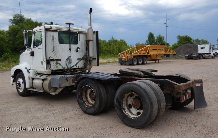 image for item MF9662 2005 International 9400i  semi truck