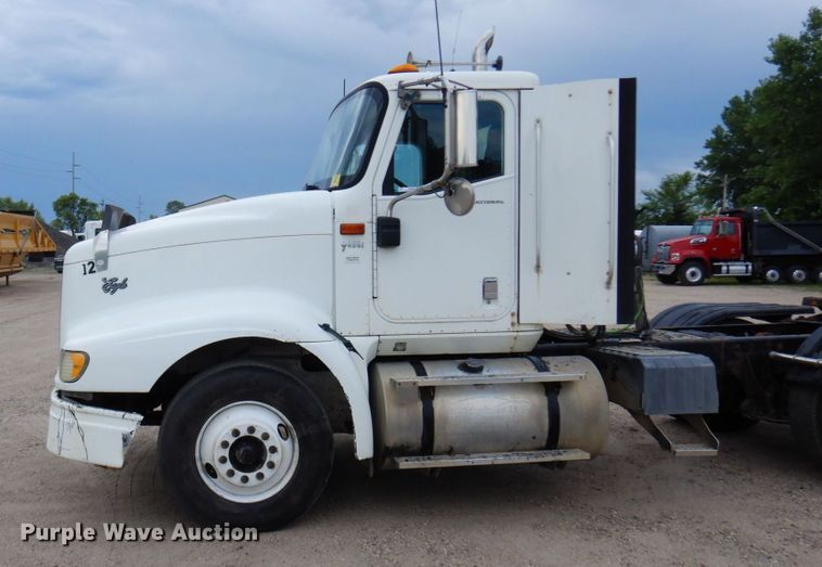 image for item MF9662 2005 International 9400i  semi truck