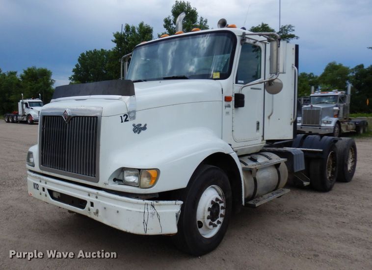 image for item MF9662 2005 International 9400i  semi truck