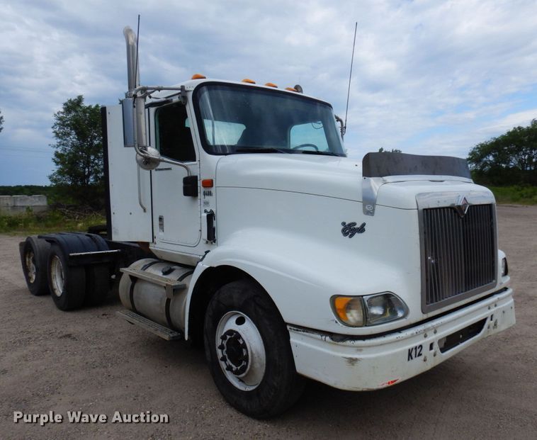 image for item MF9662 2005 International 9400i  semi truck