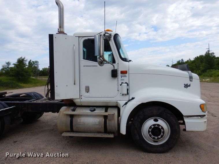 image for item MF9662 2005 International 9400i  semi truck