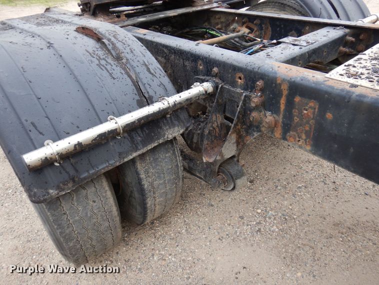 image for item MF9662 2005 International 9400i  semi truck