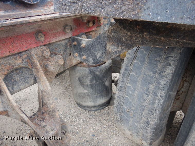 image for item MF9662 2005 International 9400i  semi truck