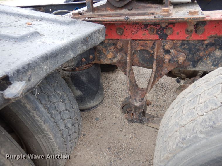 image for item MF9662 2005 International 9400i  semi truck