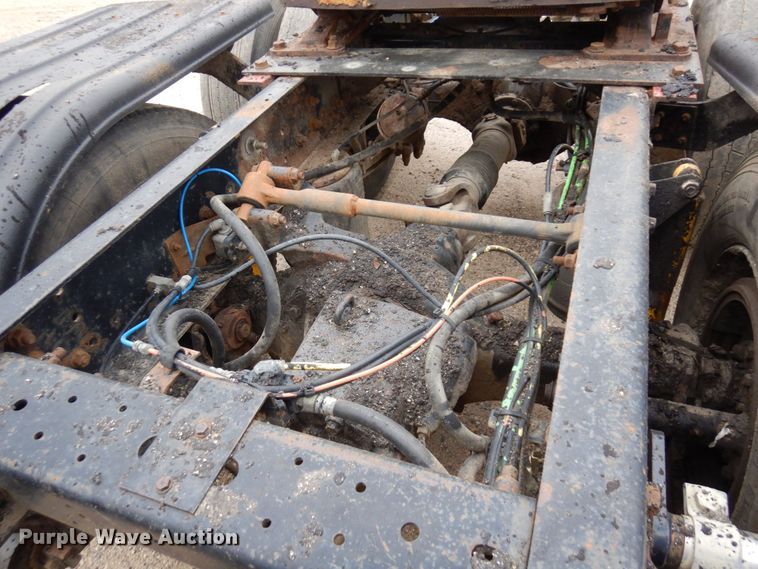 image for item MF9662 2005 International 9400i  semi truck