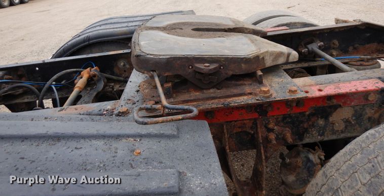 image for item MF9662 2005 International 9400i  semi truck