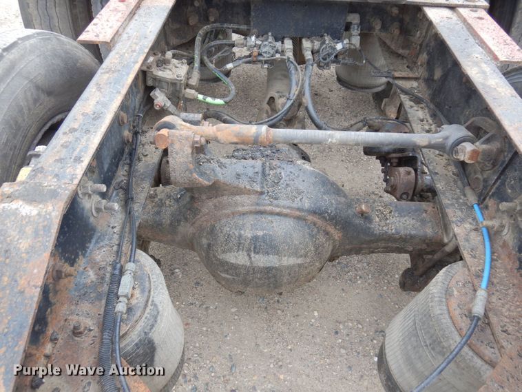 image for item MF9662 2005 International 9400i  semi truck