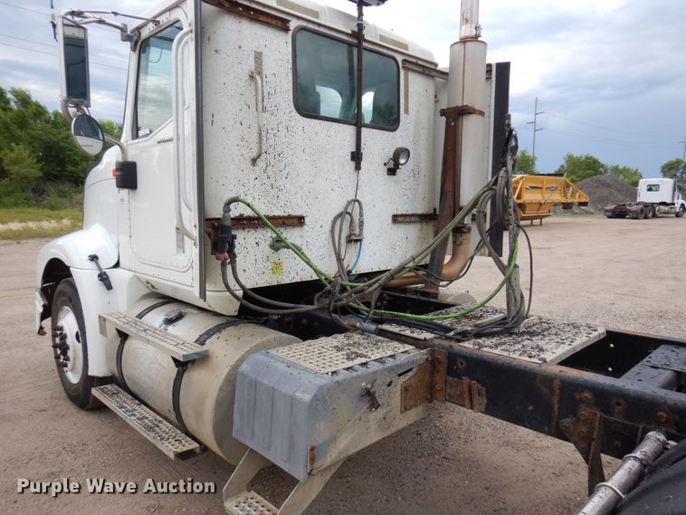 image for item MF9662 2005 International 9400i  semi truck