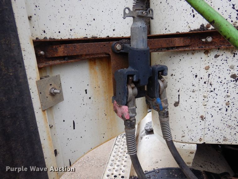 image for item MF9662 2005 International 9400i  semi truck