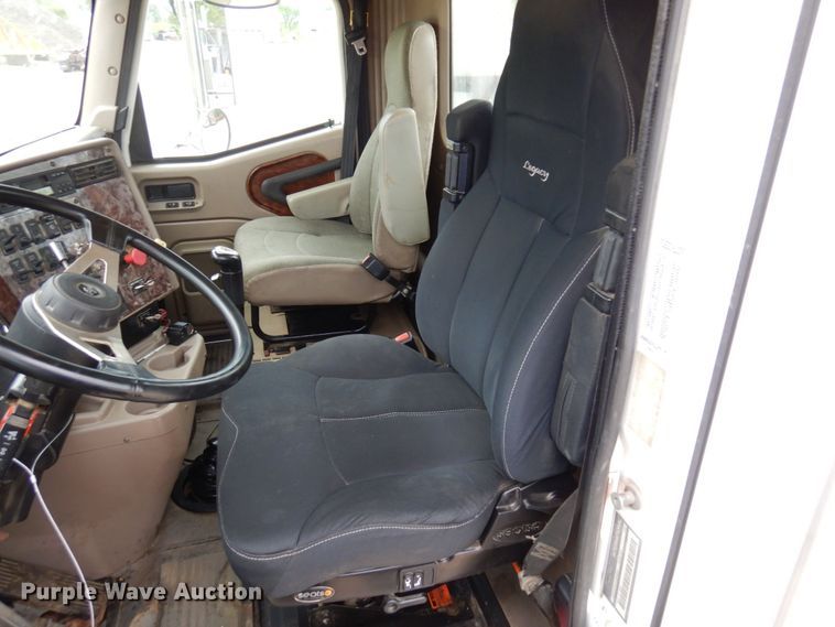 image for item MF9662 2005 International 9400i  semi truck