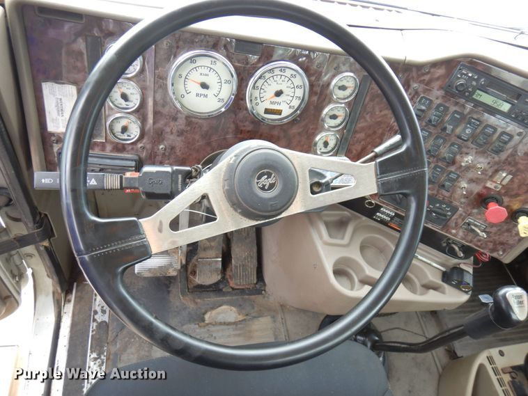 image for item MF9662 2005 International 9400i  semi truck