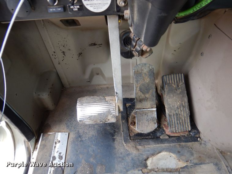 image for item MF9662 2005 International 9400i  semi truck