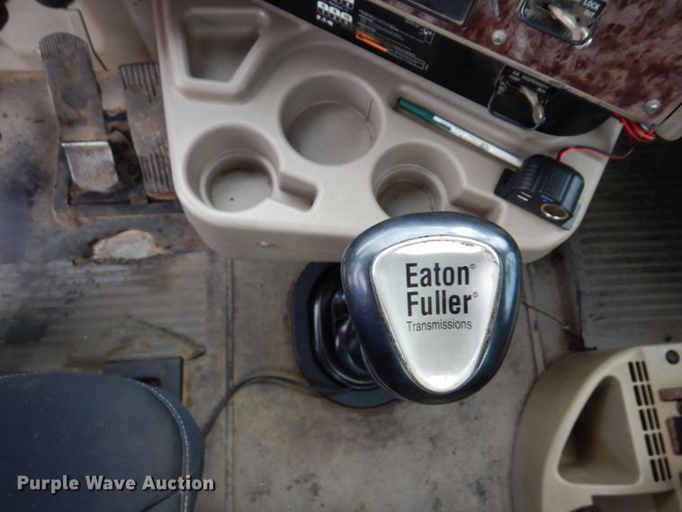 image for item MF9662 2005 International 9400i  semi truck